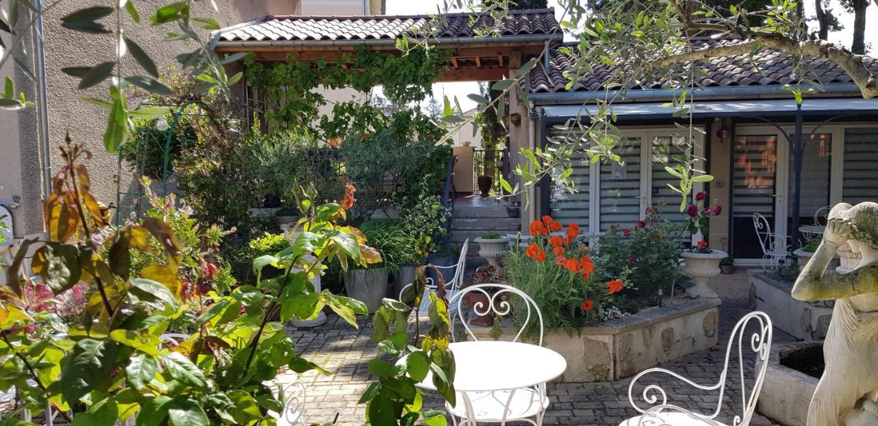 Maison D'Hotes Et Roulotte" Le 6 Bis" Romans-sur-Isère Dış mekan fotoğraf
